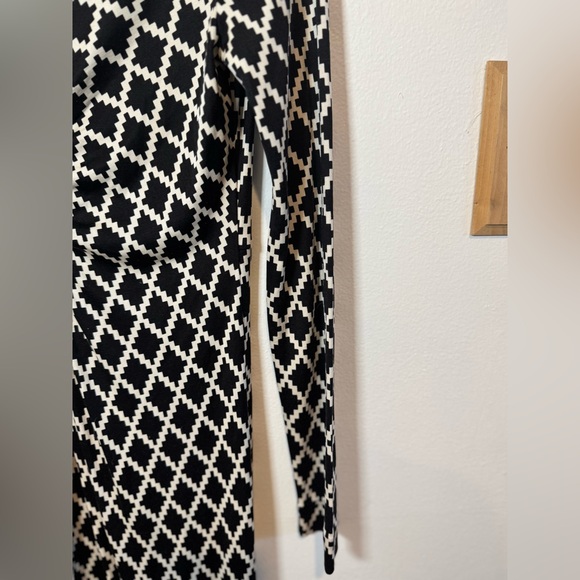 Tory Burch Dress Size S Silk Shift V Neck Ruched Geo Diamond Print Size 4 - Picture 3 of 7